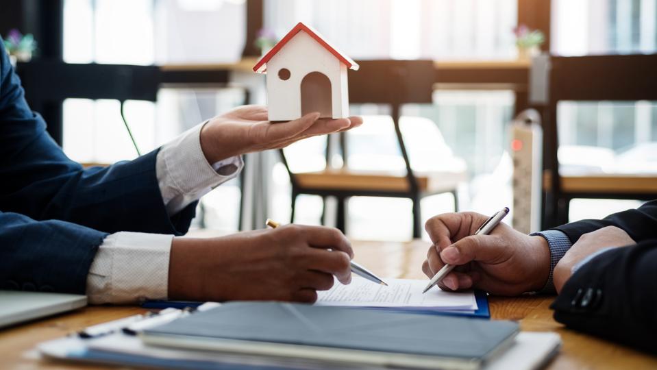 when to hire a real estate attorney